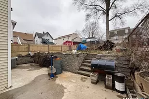 203 Benham Ave, Bridgeport, CT 06605 - Photo 16