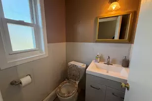 11 Camelot Dr, Bloomfield, CT 06002 - Photo 10