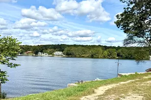 33D Laurel Point Dr, Montville, CT 06370 - Photo 4