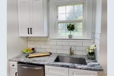 27 Woodside Circle #37, Middletown, CT 06457 - Photo 8