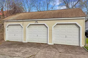 22 Helen St, Hamden, CT 06518 - Photo 4