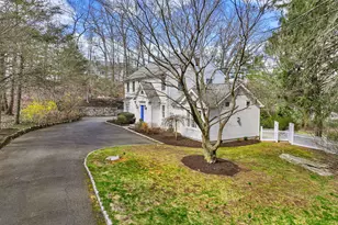 34 Horseshoe Rd, Wilton, CT 06897 - Photo 2