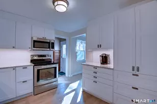 41 Sanford Rd, Manchester, CT 06042 - Photo 10