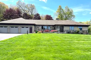 58 Clover Ln, Manchester, CT 06040 - Photo 2