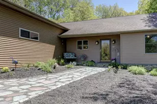 123 Round Hill Rd, Middletown, CT 06457 - Photo 1