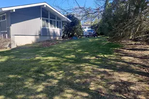 17 Hickory Hill Dr, Waterbury, CT 06708 - Photo 2