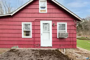 60 Chestnut Ln, Hamden, CT 06518 - Photo 4