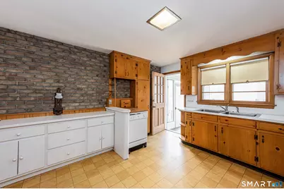 24 Norway Road, North Haven, CT 06473 - Photo 10