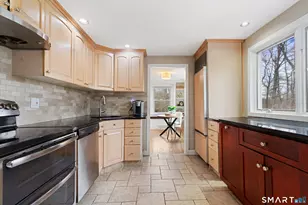 5 Iris Ln, Redding, CT 06896 - Photo 10