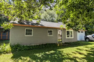 110 Laurelwood Dr, East Lyme, CT 06357 - Photo 2