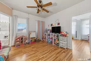 23 N 3rd St, Meriden, CT 06451 - Photo 12