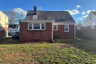 65 Pearl Ave, Hamden, CT 06514 - Photo 2