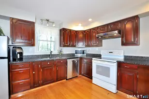 36 Pilgrim Dr, Windsor, CT 06095 - Photo 8