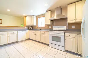 16 Featherbed Ln, Branford, CT 06405 - Photo 10