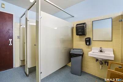 160 Mohegan Drive, West Hartford, CT 06117 - Photo 16