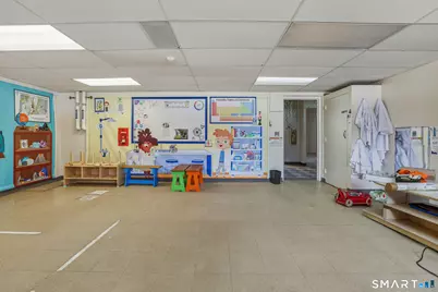 160 Mohegan Drive, West Hartford, CT 06117 - Photo 14