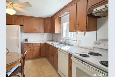 298 Murray Street, Meriden, CT 06450 - Photo 18