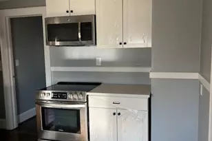 217 Hillcrest Rd, Bridgeport, CT 06606 - Photo 12