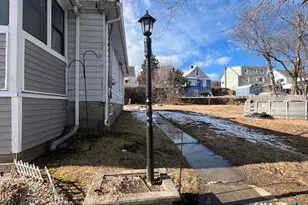 217 Hillcrest Rd, Bridgeport, CT 06606 - Photo 34