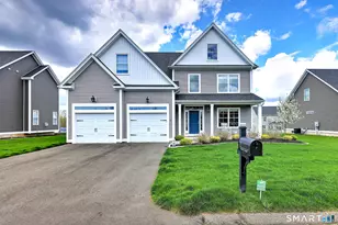 7 Luisa Ct, Branford, CT 06405 - Photo 2