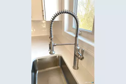 277 Alba Avenue, Bridgeport, CT 06606 - Photo 10