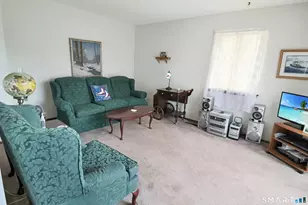 98 Webster Ct, Newington, CT 06111 - Photo 8