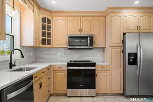 25 Greenview Dr, Waterbury, CT 06708 - Photo 14