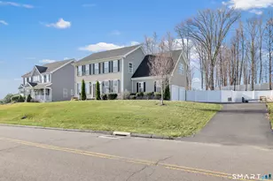 9 Fox Run Ln, Seymour, CT 06483 - Photo 2