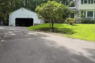 170 Bush Hill Rd, Manchester, CT 06040 - Photo 2