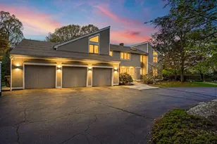 28 Strawberry Ln, Shelton, CT 06484 - Photo 2