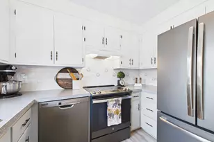 28 Elaine St, Stonington, CT 06379 - Photo 12