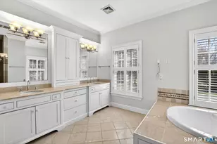 7 Winhall Ln, West Hartford, CT 06117 - Photo 28