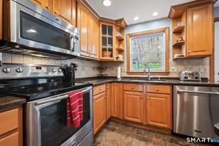 35 Mountain Edge Ct, Cheshire, CT 06410 - Photo 10