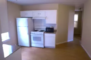 13 Armstrong Pl, Bridgeport, CT 06608 - Photo 6