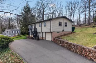 36 Youngs Apple Orchard Rd, North Branford, CT 06472 - Photo 4