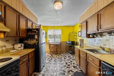 113 Shagbark Drive #113, Derby, CT 06418 - Photo 4