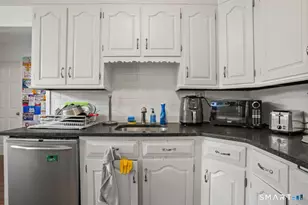 63 Richfield Rd, Bridgeport, CT 06606 - Photo 18