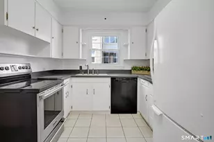 366 Fairfield Ave, Hartford, CT 06114 - Photo 20