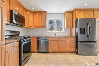 195 Post Oak Road, Stratford, CT 06614 - Photo 10