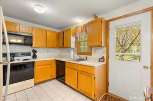 51 White Tail Ln, Wallingford, CT 06492 - Photo 10