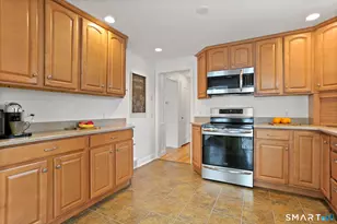 10 Millspaugh Dr, Fairfield, CT 06824 - Photo 18