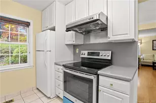 60 Greenwich Hills Dr, Greenwich, CT 06831 - Photo 8