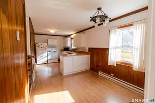 226 Pequot Ave, Groton, CT 06355 - Photo 8
