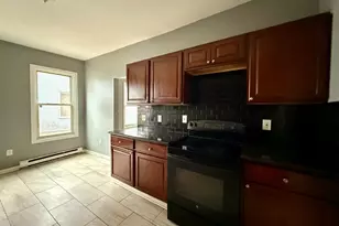 72 Burton St, Waterbury, CT 06704 - Photo 4