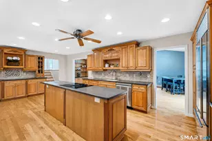 31 Stone Hedge Dr, North Haven, CT 06473 - Photo 8