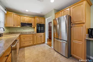 825 Farmington Dr, Cheshire, CT 06410 - Photo 12