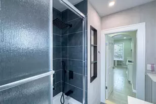 23 Lake St, Waterbury, CT 06708 - Photo 4