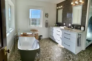 220 Painter Hill Rd, Roxbury, CT 06783 - Photo 22