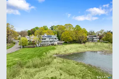 70 Kenilworth Drive East, Stamford, CT 06902 - Photo 2