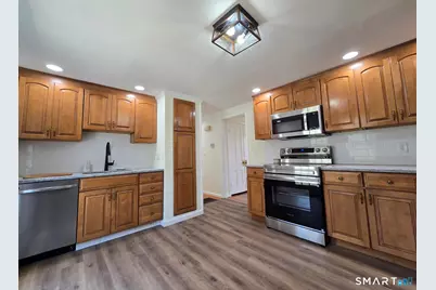 140 Willow Street, Cheshire, CT 06410 - Photo 2